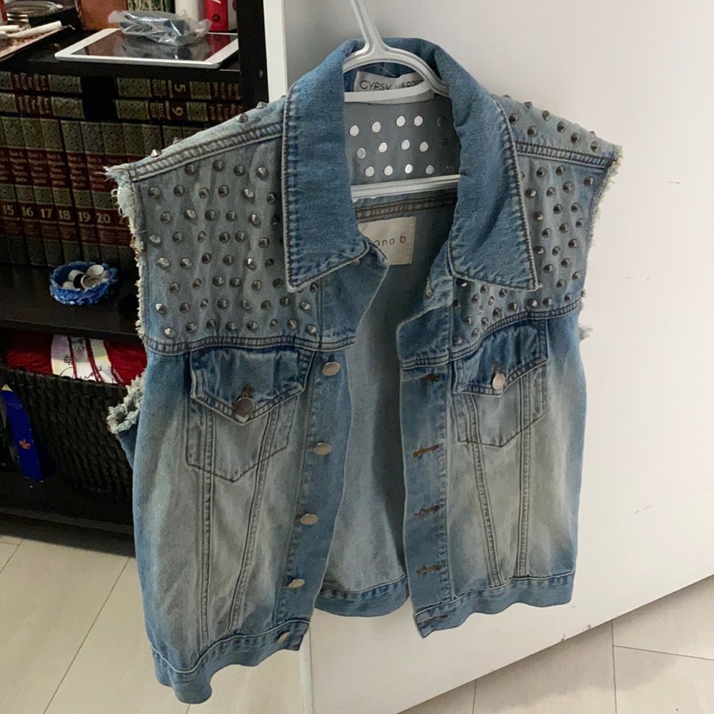 Vintage studded sleeveless jacket
